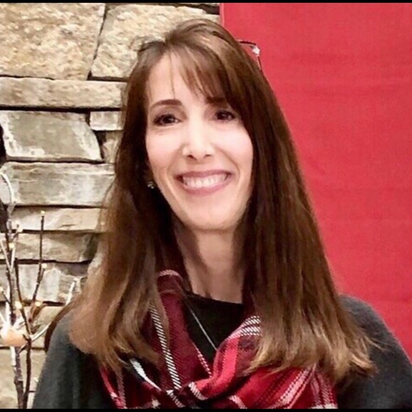 Meet your Posher, Debbie - Picture 1 of 10